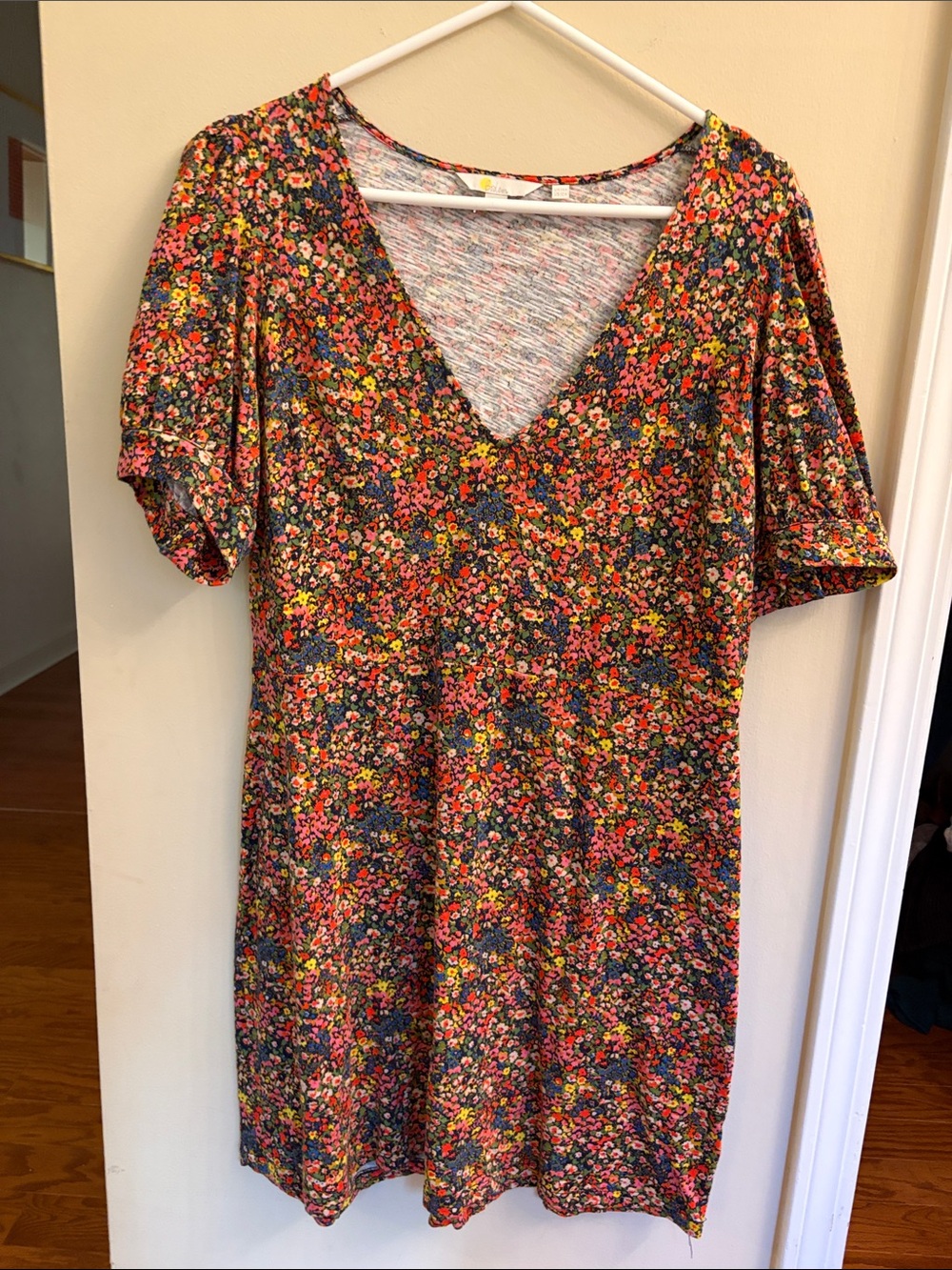 Boden Floral V-Neck Short Sleeve Dress in Multi-Color Floral